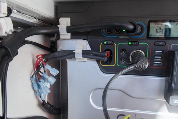 сильный дом на колесах, превращение фургона в дом на колесах, из машины дом на колесах