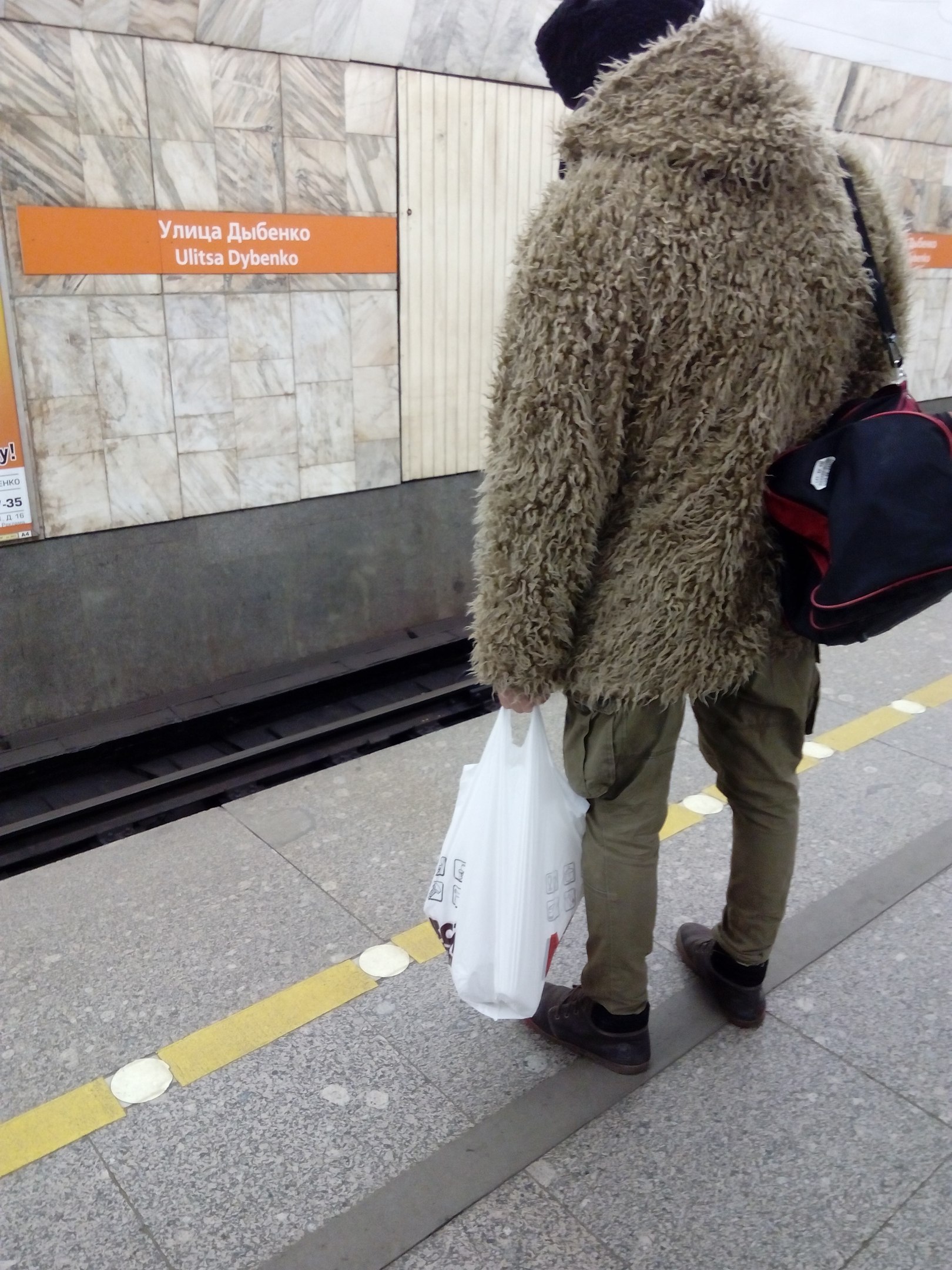 Мода от народа или 20 убойных пассажиров российского метро мода петербургского метро, мода метро, модники в транспорте, странные пассажиры метро