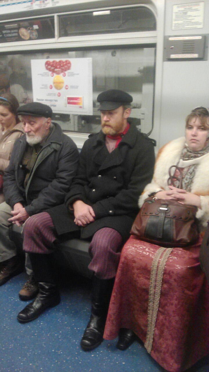 Мода от народа или 20 убойных пассажиров российского метро мода петербургского метро, мода метро, модники в транспорте, странные пассажиры метро