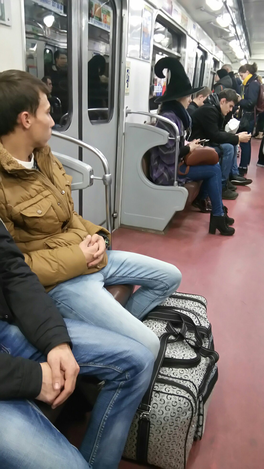 Мода от народа или 20 убойных пассажиров российского метро мода петербургского метро, мода метро, модники в транспорте, странные пассажиры метро