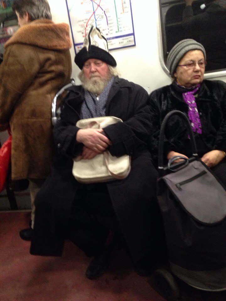 Мода от народа или 20 убойных пассажиров российского метро мода петербургского метро, мода метро, модники в транспорте, странные пассажиры метро