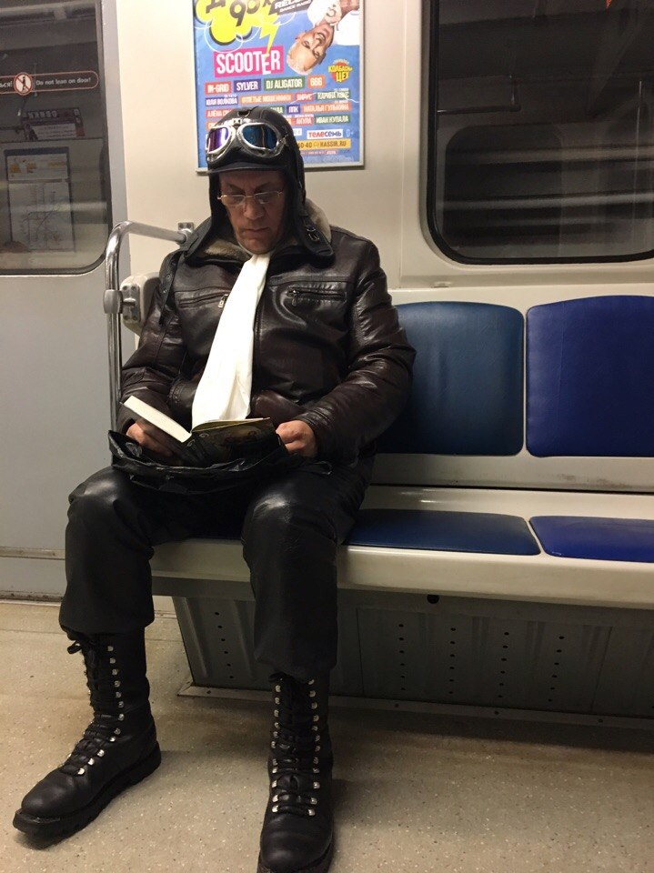 Мода от народа или 20 убойных пассажиров российского метро мода петербургского метро, мода метро, модники в транспорте, странные пассажиры метро