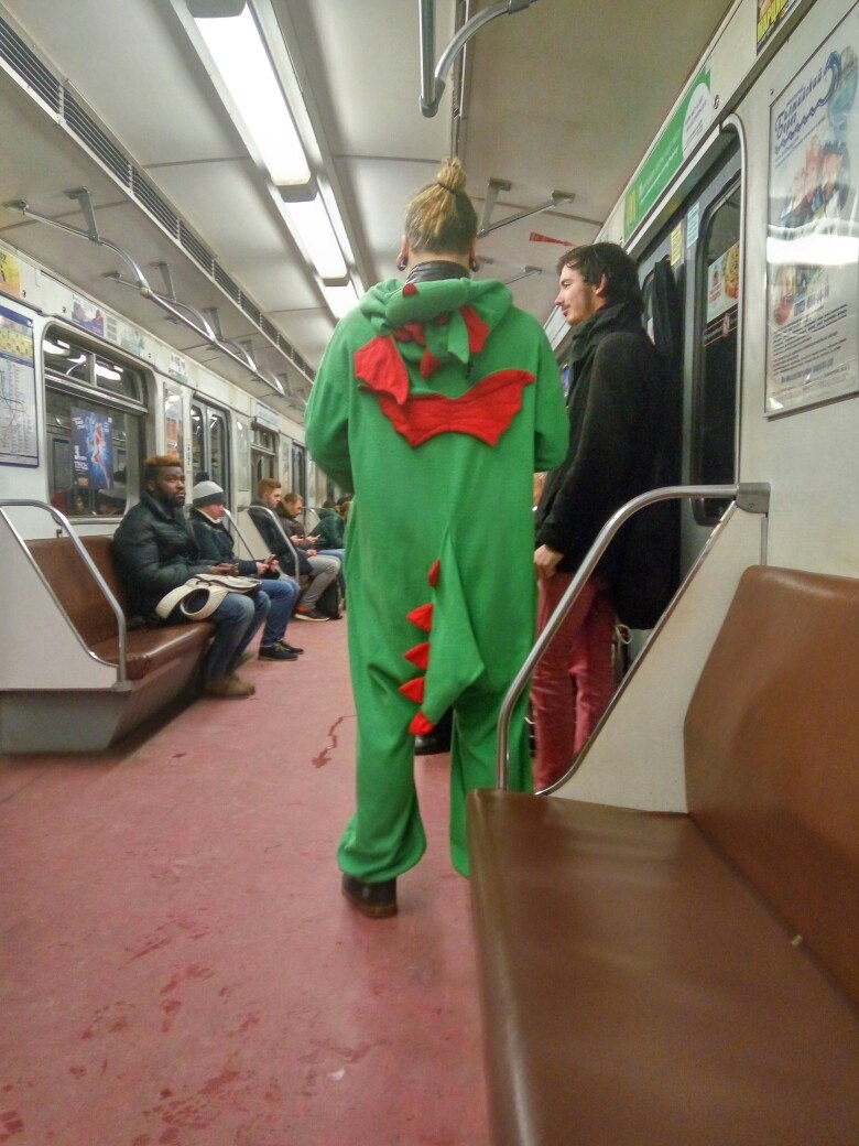 Мода от народа или 20 убойных пассажиров российского метро мода петербургского метро, мода метро, модники в транспорте, странные пассажиры метро