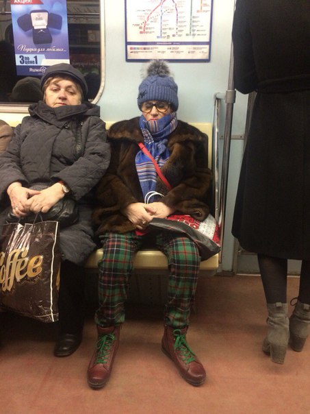 мода петербургского метро, мода метро, модники в транспорте, странные пассажиры метро 