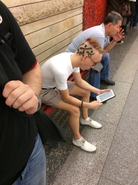 мода петербургского метро, мода метро, модники в транспорте, странные пассажиры метро 