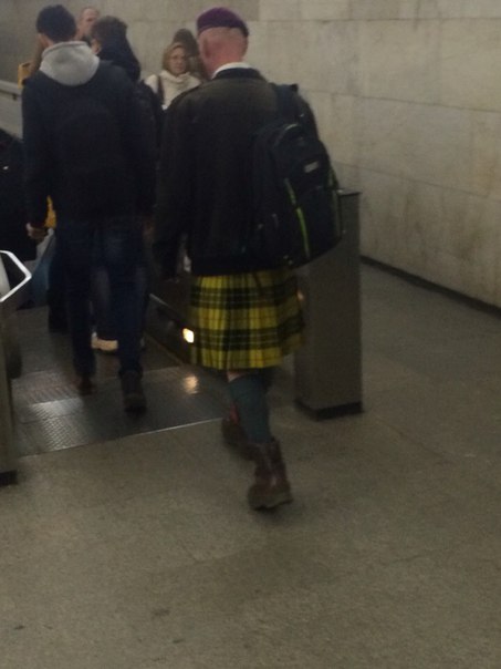мода петербургского метро, мода метро, модники в транспорте, странные пассажиры метро 