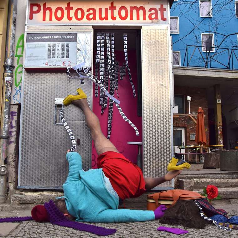 попой кверху, упавшие люди, люди упали, IN EXTREMIS, Сандро Джордано, Sandro Giordano