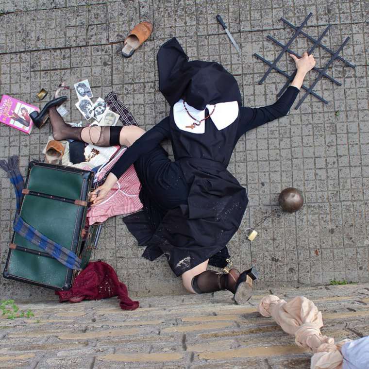 попой кверху, упавшие люди, люди упали, IN EXTREMIS, Сандро Джордано, Sandro Giordano