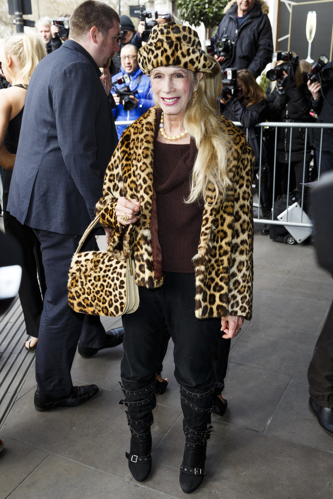 Самые нелепые и безвкусные наряды знаменитостей за первую половину апреля нелепые наряды звёзд, безвкусные наряды знаменитостей