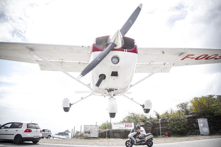 фотограф едва не остался без головы самолёт, фотограф чуть не остался без головы самолёт, Мекки Джейди, Mekki Jaidi