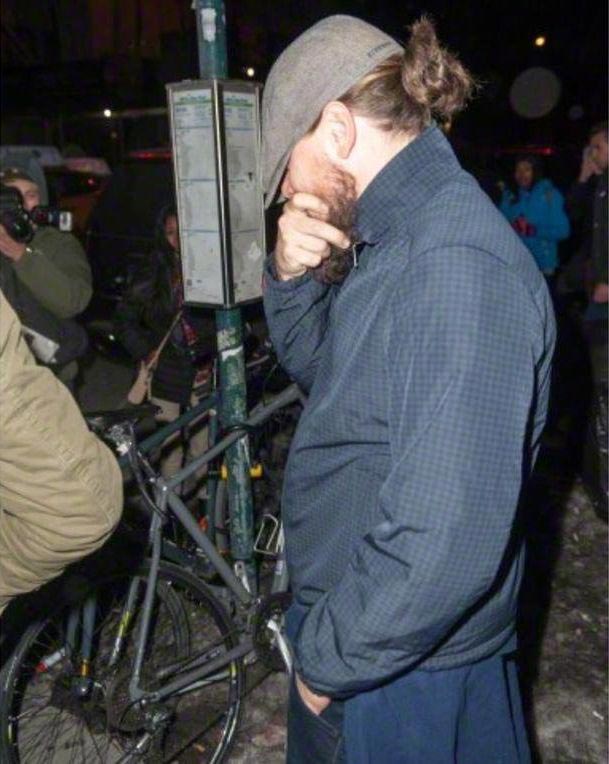 Леонардо Ди Каприо прячется от папарацци, дурацкие способы Леонардо Ди Каприо от папарацци