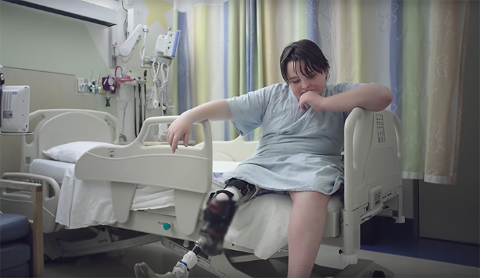 Дизайнеры создали модные больничные халаты, Ward+Robes