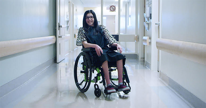 Дизайнеры создали модные больничные халаты, Ward+Robes