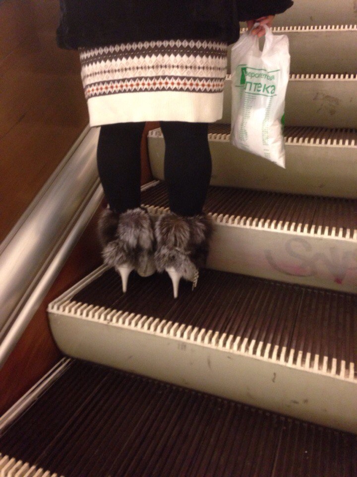 19 странных модников, которых можно встретить в российском метро мода петербургского метро, мода метро, модники в транспорте, странные пассажиры метро