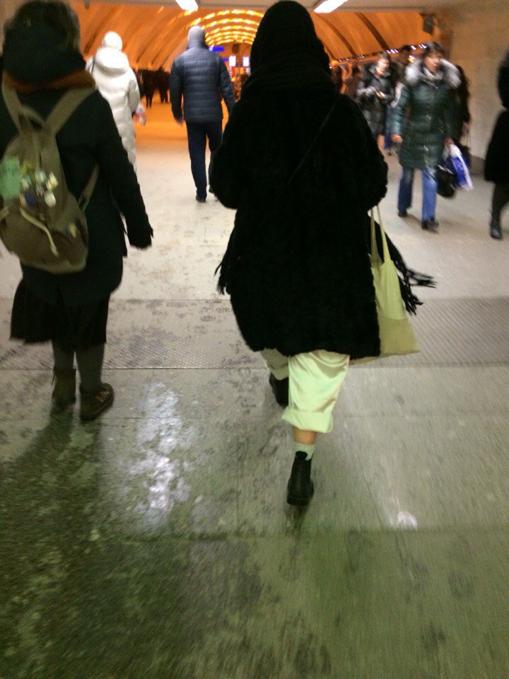 19 странных модников, которых можно встретить в российском метро мода петербургского метро, мода метро, модники в транспорте, странные пассажиры метро