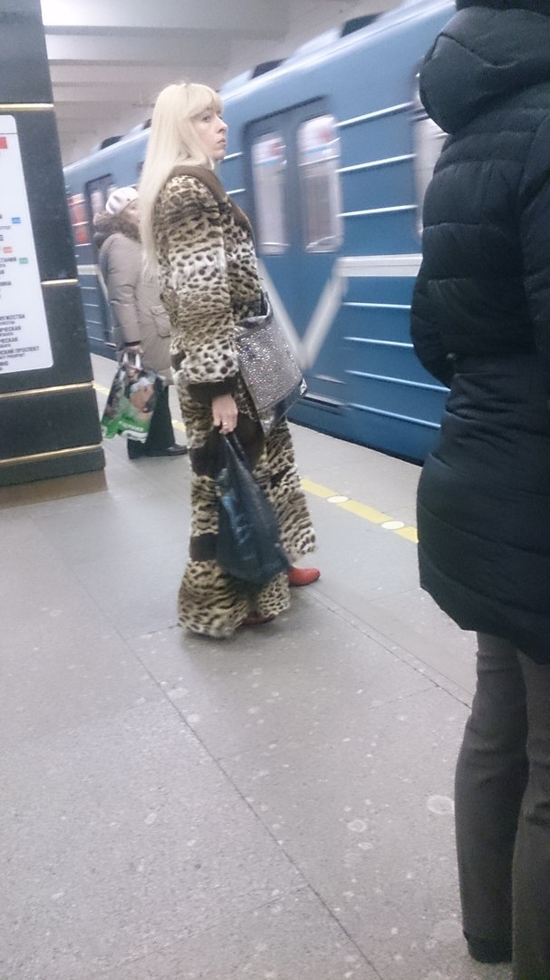 19 странных модников, которых можно встретить в российском метро мода петербургского метро, мода метро, модники в транспорте, странные пассажиры метро