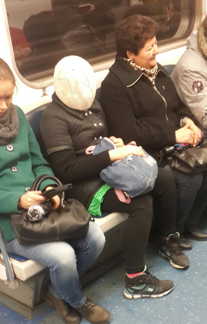 19 странных модников, которых можно встретить в российском метро мода петербургского метро, мода метро, модники в транспорте, странные пассажиры метро