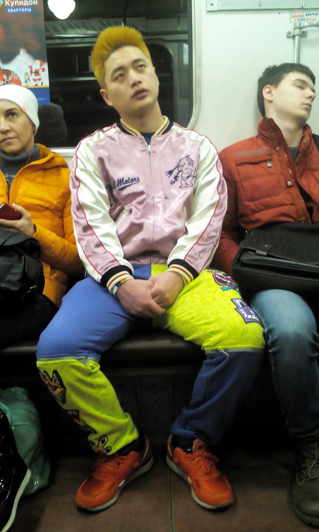 19 странных модников, которых можно встретить в российском метро мода петербургского метро, мода метро, модники в транспорте, странные пассажиры метро