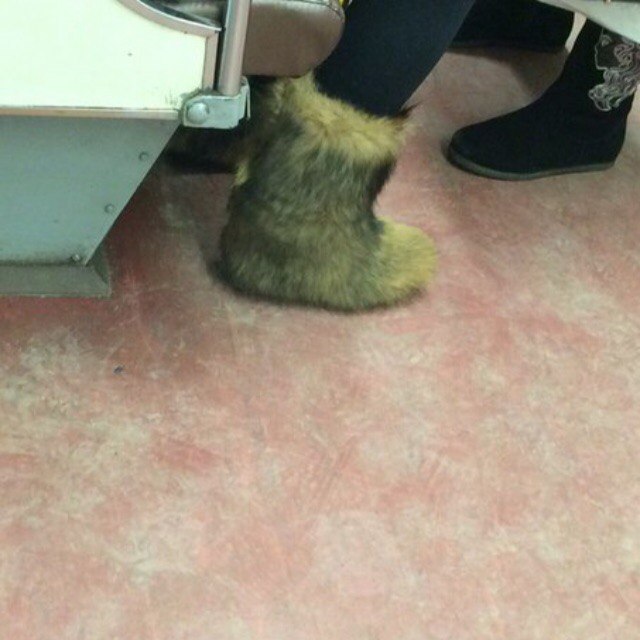 19 странных модников, которых можно встретить в российском метро мода петербургского метро, мода метро, модники в транспорте, странные пассажиры метро