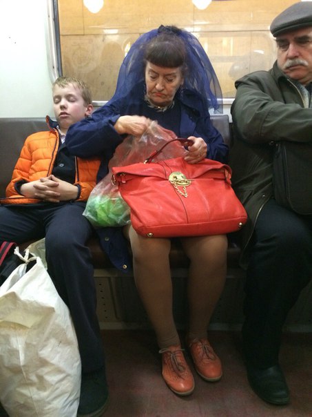 мода петербургского метро, мода метро, модники в транспорте, странные пассажиры метро 