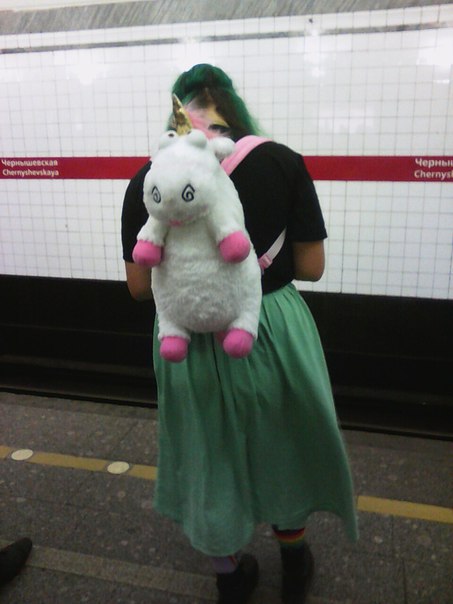 мода петербургского метро, мода метро, модники в транспорте, странные пассажиры метро 