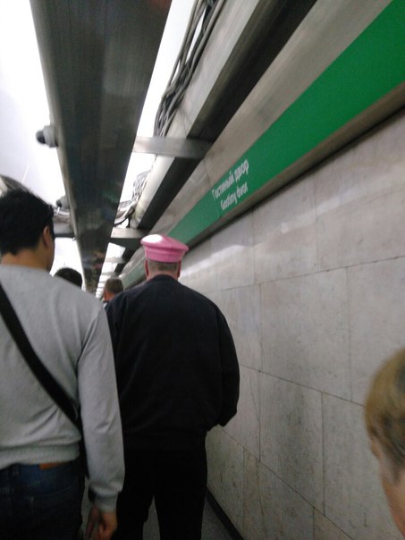 мода петербургского метро, мода метро, модники в транспорте, странные пассажиры метро 
