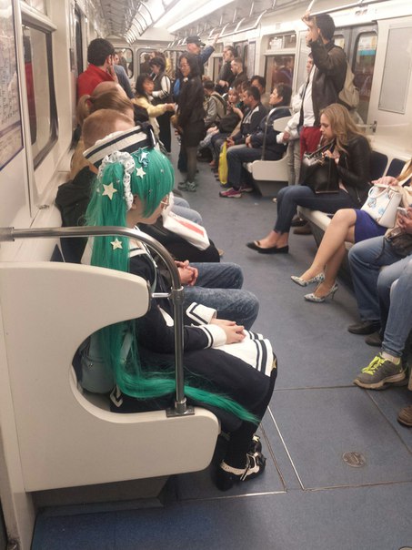 мода петербургского метро, мода метро, модники в транспорте, странные пассажиры метро 