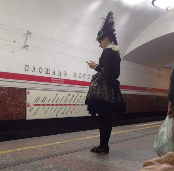 мода петербургского метро, мода метро, модники в транспорте, странные пассажиры метро 