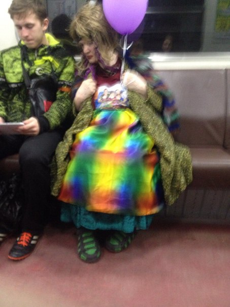 мода петербургского метро, мода метро, модники в транспорте, странные пассажиры метро 