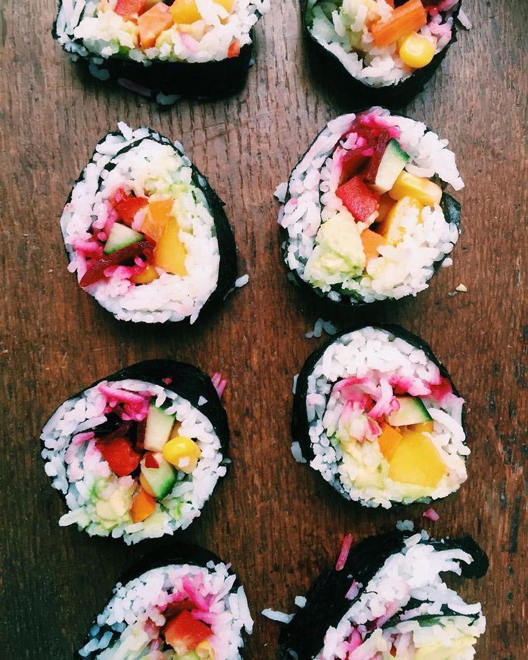 радужные роллы, цветные роллы, тренд в приготовлении роллов