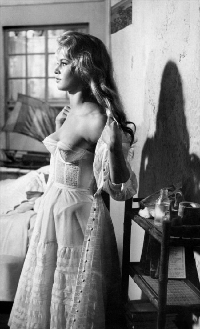  как менялось женское нижнее бельё последние 100 лет, эволюция женского белья