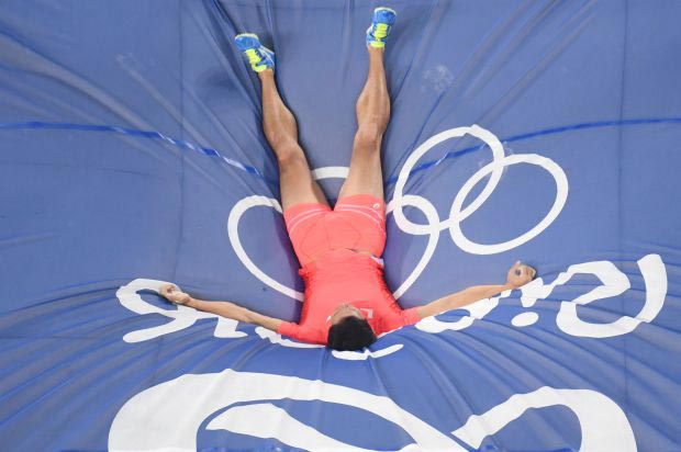 Олимпийская мечта этого японского прыгуна с треском провалилась из-за его.. пениса Хироки Огита,Hiroki Ogita, пенис помешал олимпийскому прыгуну