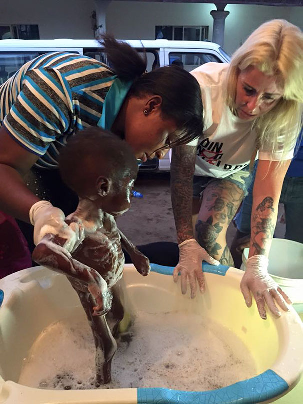 2-летний мальчик бродил  месяцев по Нигерии, спасение мальчика обвинённого в колдовстве