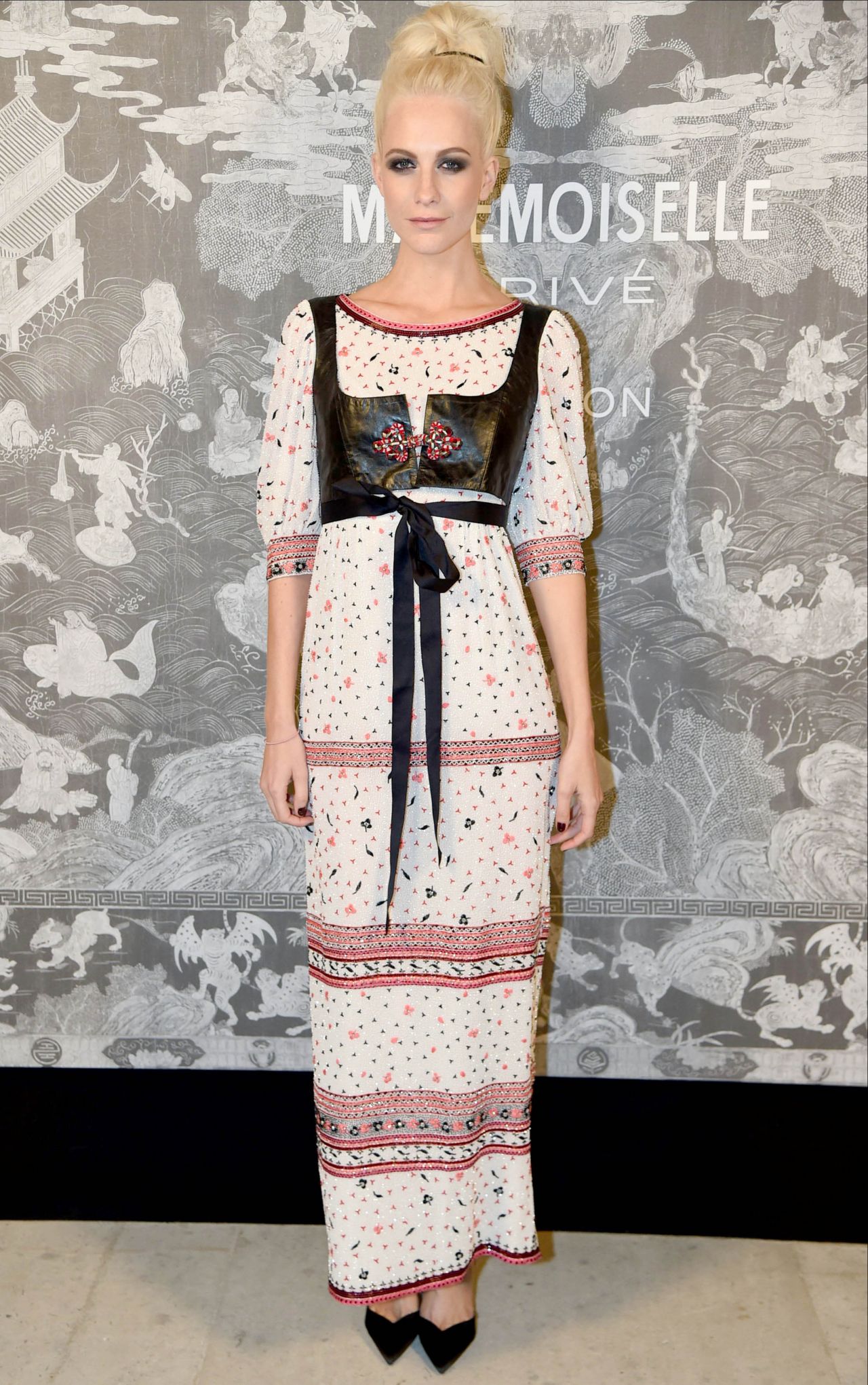 Самые нелепые и безвкусные наряды знаменитостей за вторую половину февраля нелепые наряды звёзд, безвкусные наряды знаменитостей