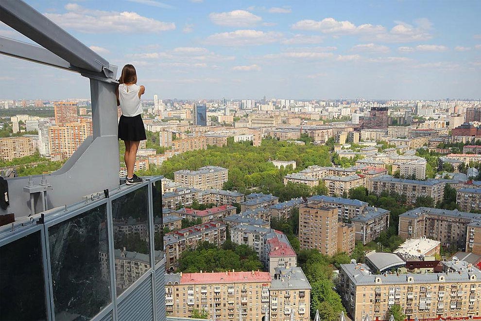 Ангелина Николау — русская девушка, делающая очень рискованные снимки по всему миру Ангелина Николау, Angela Nikolau, московские руферы, русская девушка делает рискованные снимки