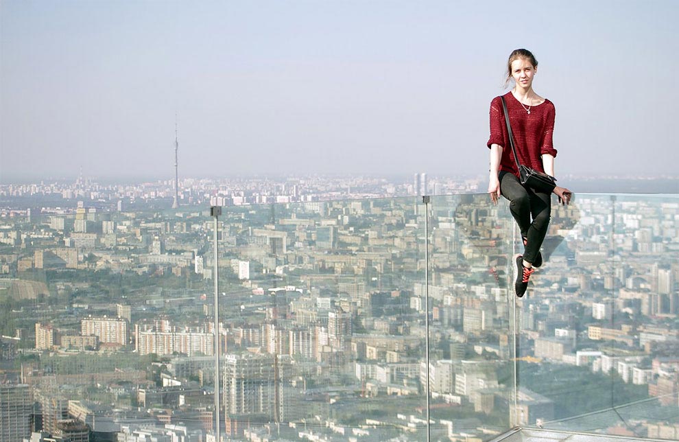Ангелина Николау — русская девушка, делающая очень рискованные снимки по всему миру Ангелина Николау, Angela Nikolau, московские руферы, русская девушка делает рискованные снимки