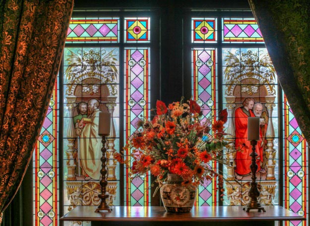 необычный интерьер домов, обычные дома снаружи, обычные дома необычный интерьер