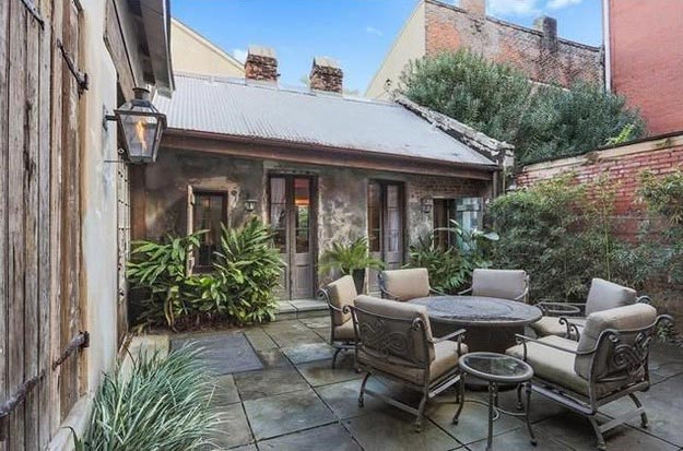 необычный интерьер домов, обычные дома снаружи, обычные дома необычный интерьер