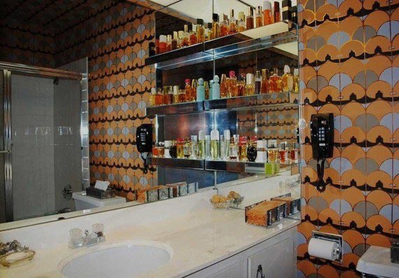 необычный интерьер домов, обычные дома снаружи, обычные дома необычный интерьер