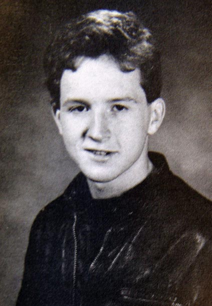 Школьные фотографии голливудских знаменитостей или фото звёзд из ежегодников Школьные фотографии голливудских знаменитостей, Школьные фотографии звёзд Голливуда, фотографии их ежегодников голливудских знаменитостей