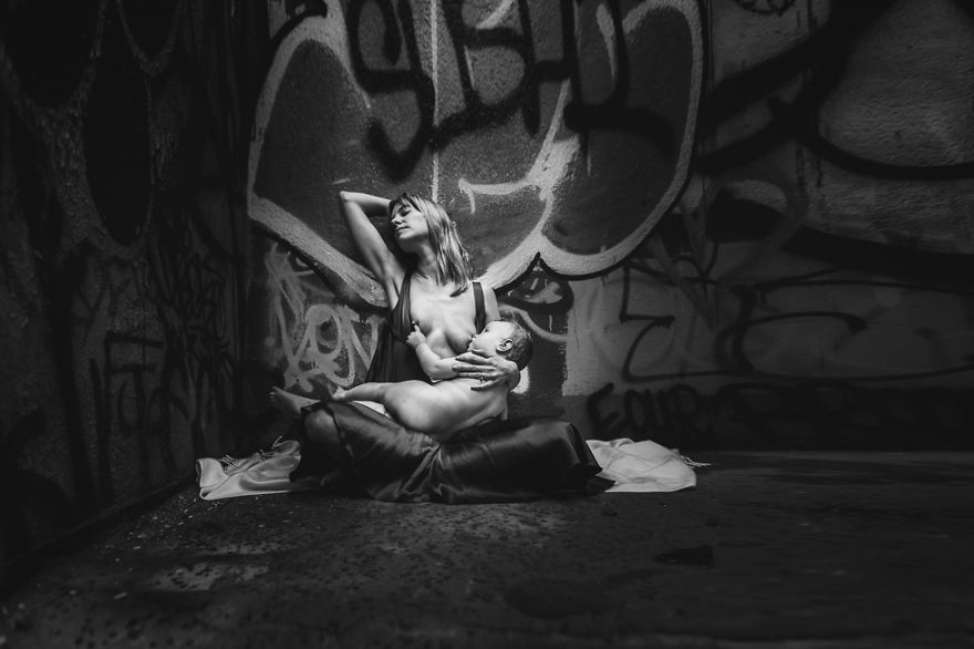 Фотограф снимает кормящих женщин, Мелина Настация, Melina Nastazia