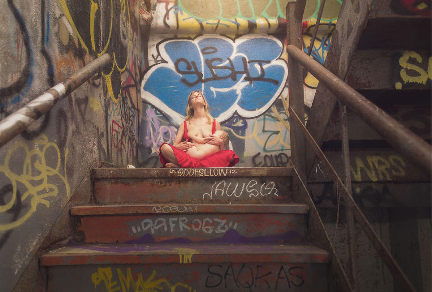 Фотограф снимает кормящих женщин, Мелина Настация, Melina Nastazia