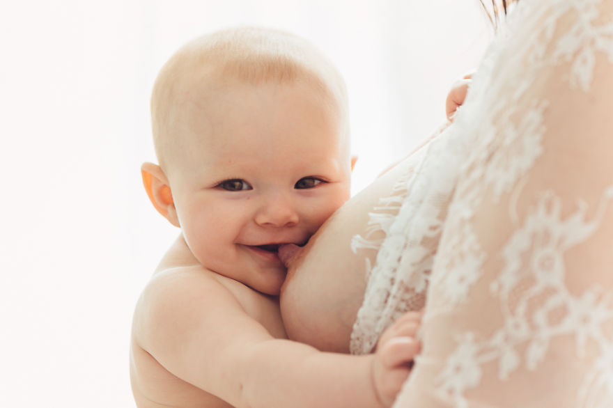 Фотограф снимает кормящих женщин, Мелина Настация, Melina Nastazia