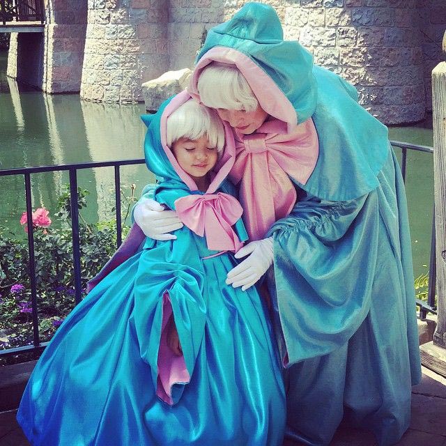 шьёт костюмы диснеевских принцесс, папа создает для дочерей костюмы принцесс