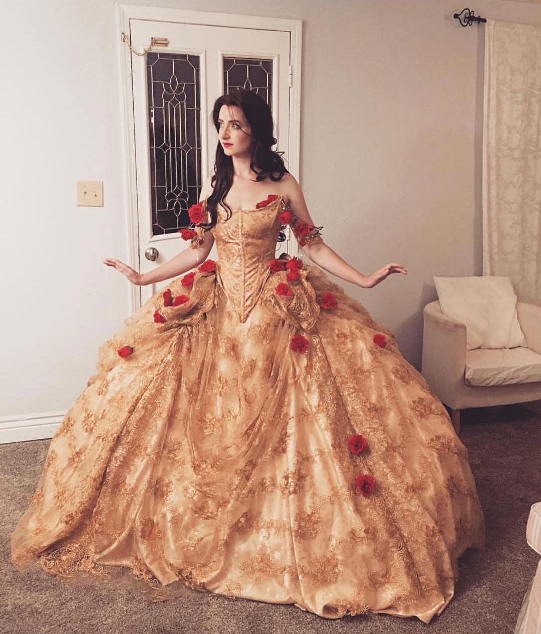 шьёт костюмы диснеевских принцесс, папа создает для дочерей костюмы принцесс