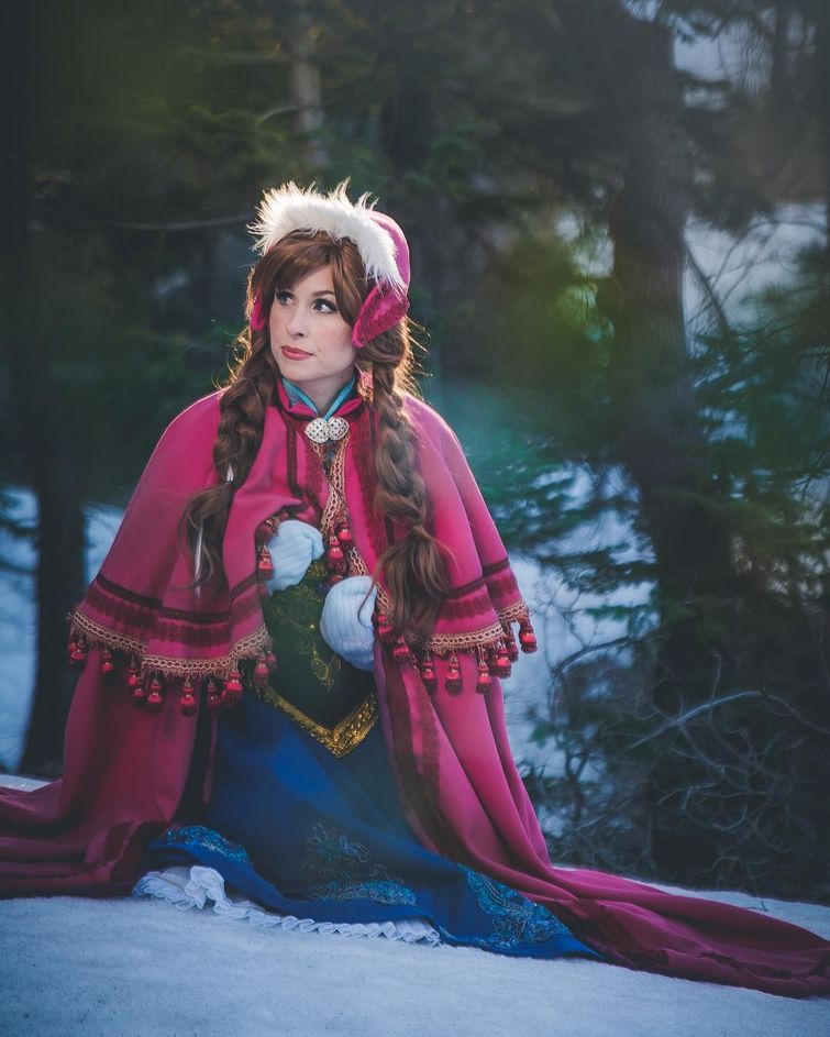 шьёт костюмы диснеевских принцесс, папа создает для дочерей костюмы принцесс