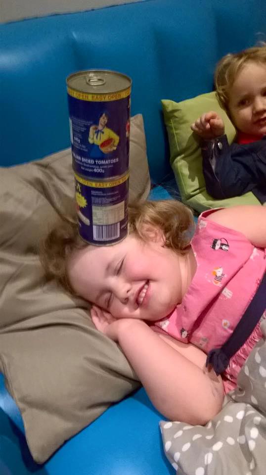 башенки из овсяных колечек на детях, Cheerio challenge, черио челлендж