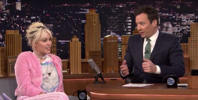 Майли Сайрус корчит рожи, Майли Сайрус на The Tonight Show, Майли Сайрус и Джимми Фэллон, Майли Сайрус Funny Face-Off