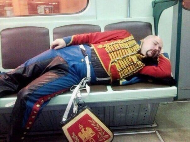 мода петербургского метро, мода метро, модники в транспорте, странные пассажиры метро 