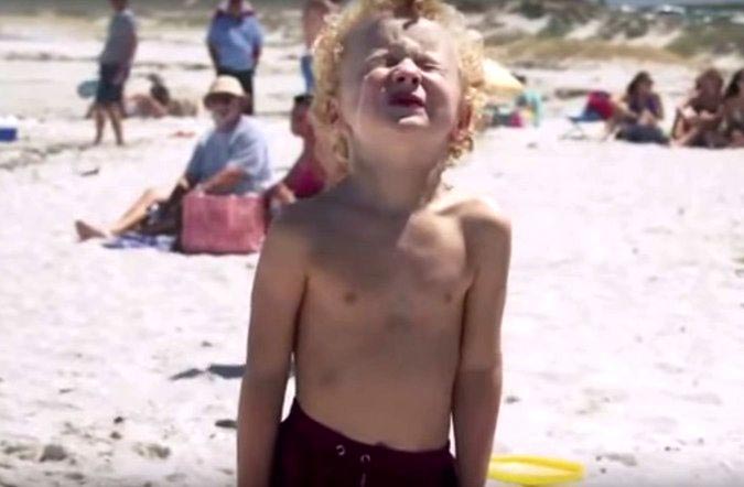 робот-чайка гадит кремом, чайка гадит солнцезащитным кремом, робот чайка от Nivea, реклама солнцезещитного крема Nivea